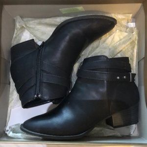 Lauren Conrad belle black low-heel booties